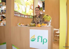 FLP, productores y exportadores exóticos de Ecuador. Ana Cecilia dice que trabajan con más de 300 productores en Ecuador, Colombia y Perú quienes les suministran la fruta.